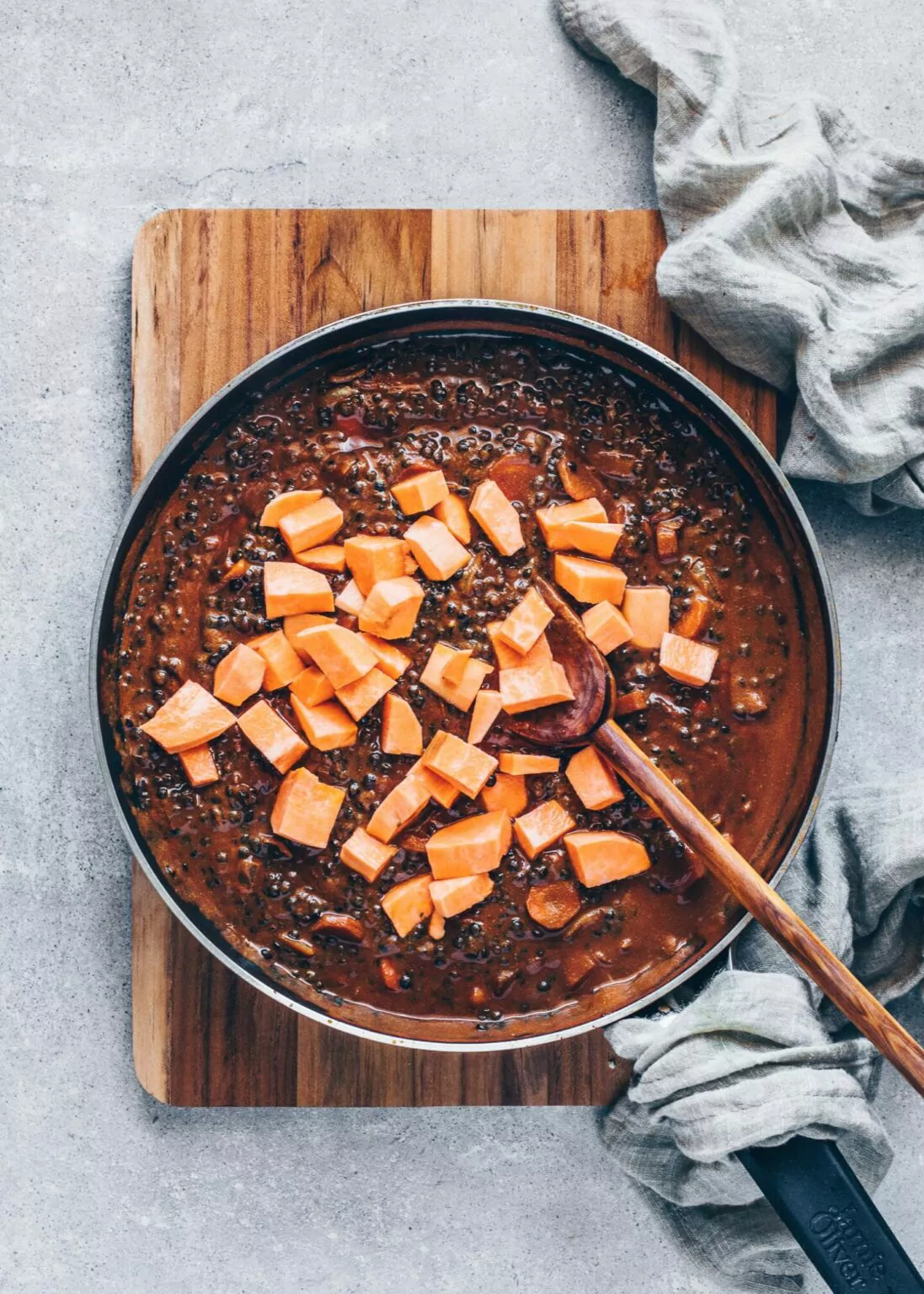 Vegan Black Lentil Curry (Creamy Indian Dal) - Bianca Zapatka | Recipes