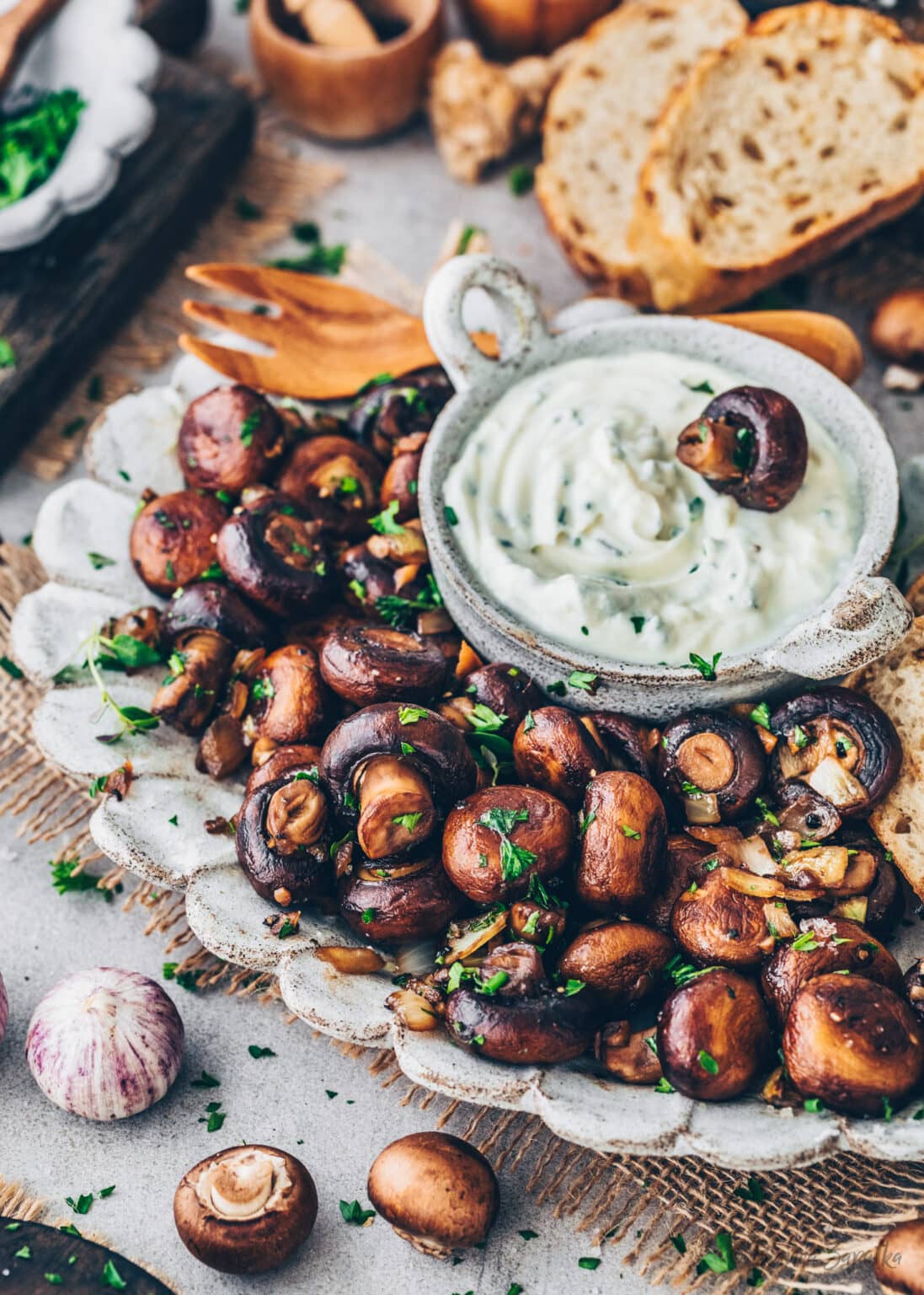 Gebratene Champignons mit Knoblauchsoße - wie vom Weihnachtsmarkt ...