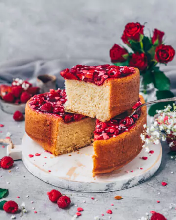 Vagen Cake with Raspberries, Strawberries and Red Cake Glaze