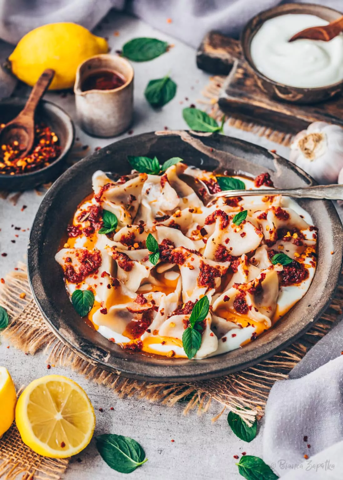 Vegane Manti Nudeln (Türkische Teigtaschen) - Bianca Zapatka | Rezepte